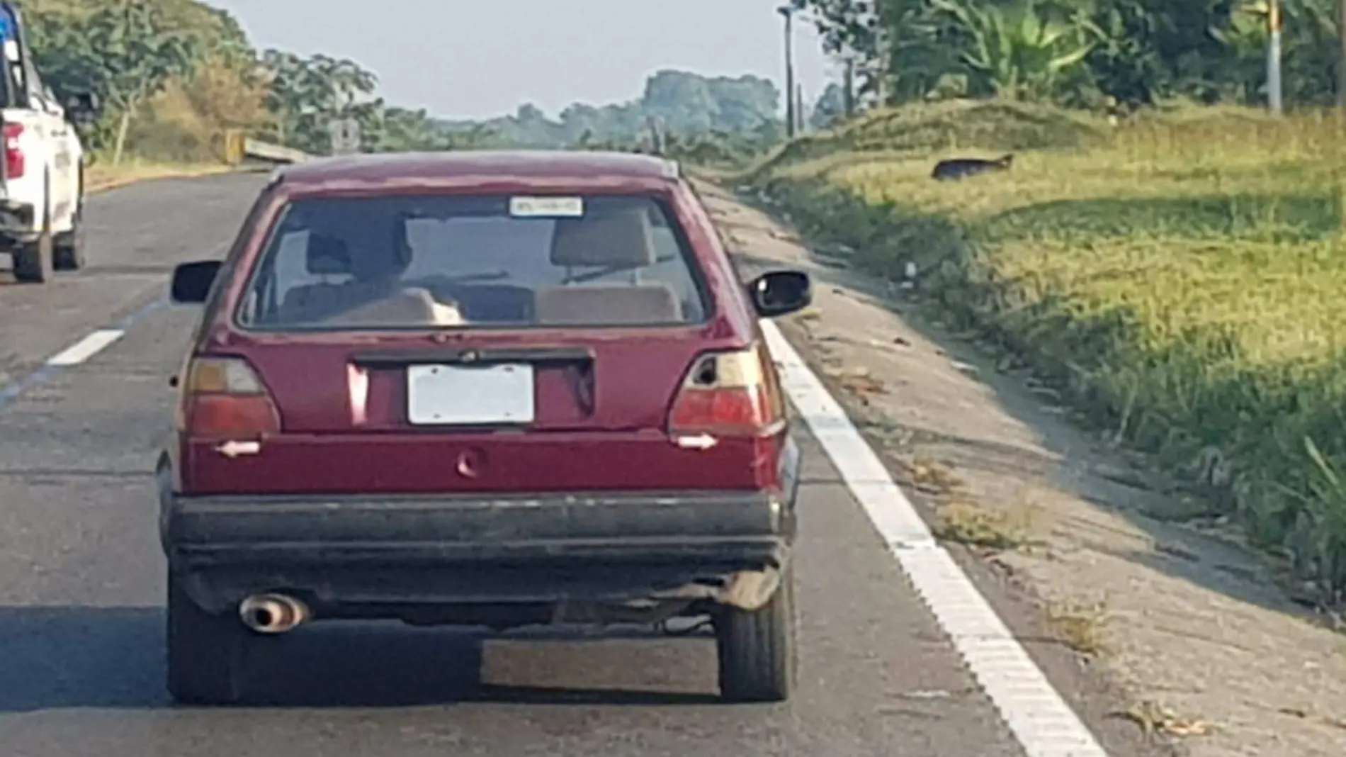 automóvil sin placas